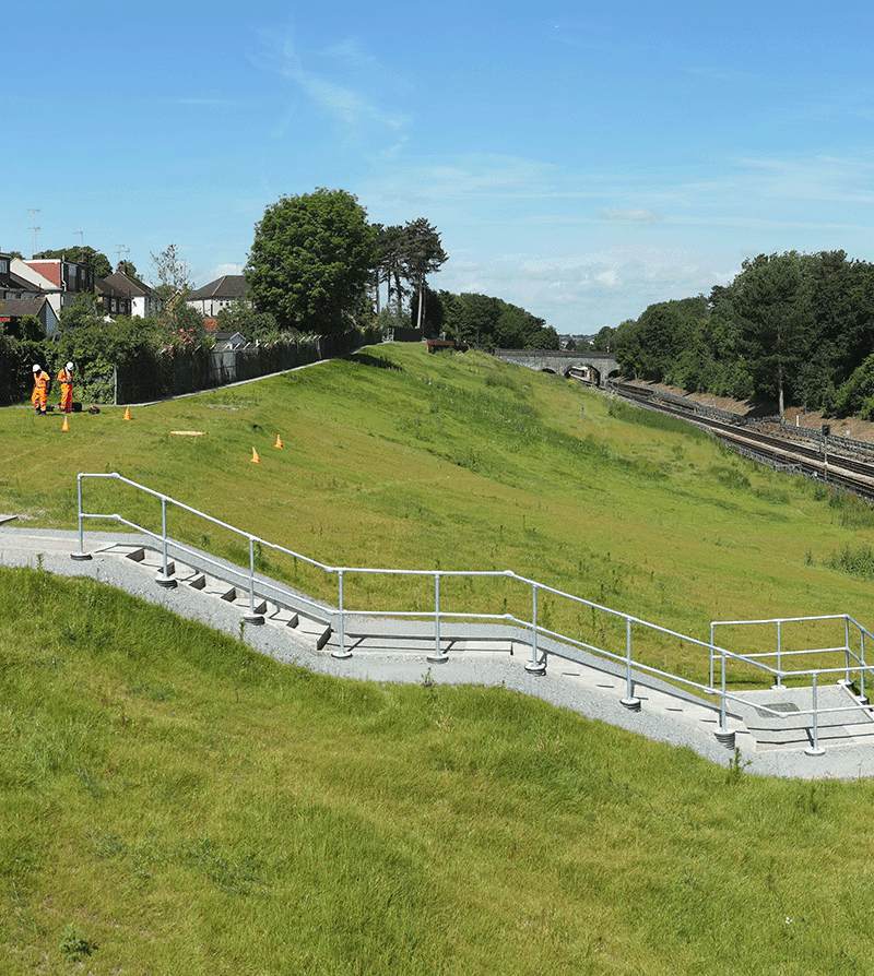Chigwell Embankment - image 11