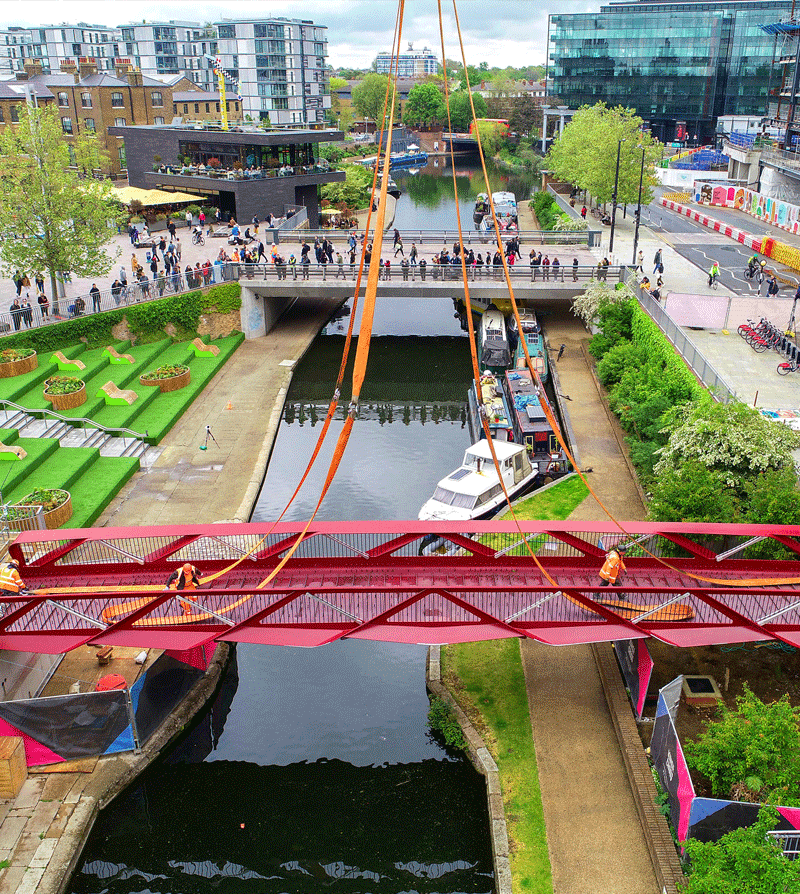King's Cross Bridge - image 4